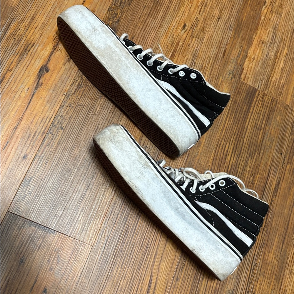 Vans High-Top Sneakers Men’s 7.5 Women’s 9